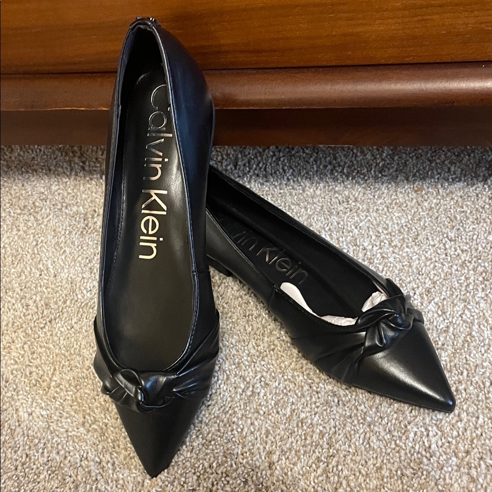 NEW. Calvin Klein flats